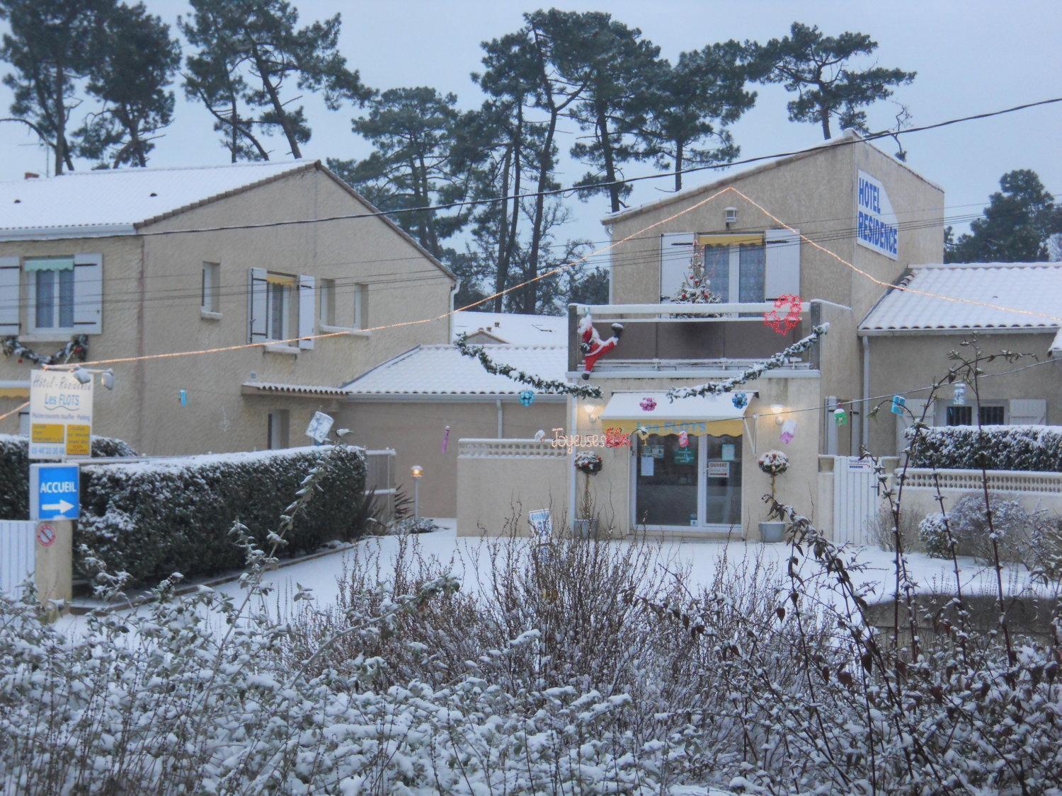 Hotel Residence Les Flots サン・パレ・シュル・メール エクステリア 写真